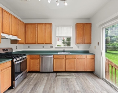8100 Cross Creek Circle W - Photo Thumbnail 13