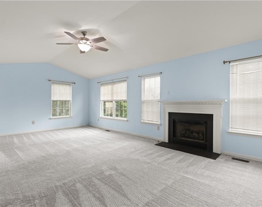 8100 Cross Creek Circle W - Photo Thumbnail 22