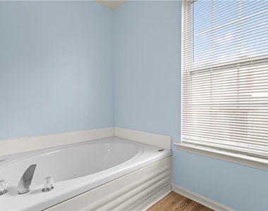 8100 Cross Creek Circle W - Photo Thumbnail 26