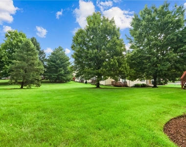 8100 Cross Creek Circle W - Photo Thumbnail 18