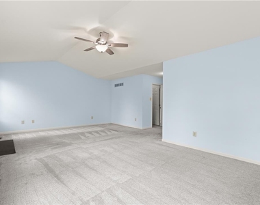8100 Cross Creek Circle W - Photo Thumbnail 23