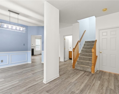 8100 Cross Creek Circle W - Photo Thumbnail 5