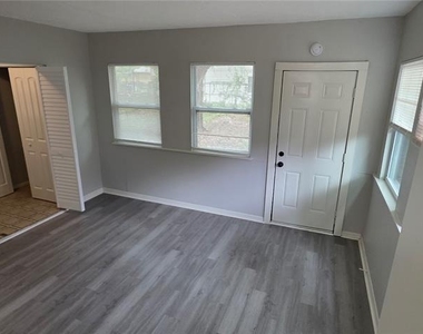 2425 Dixie Avenue - Photo Thumbnail 7
