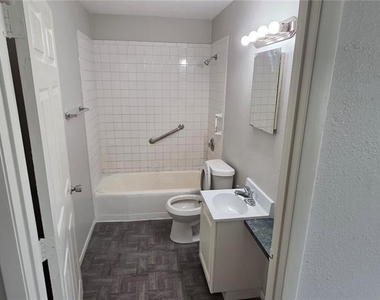 2425 Dixie Avenue - Photo Thumbnail 9
