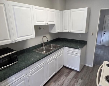 2425 Dixie Avenue - Photo Thumbnail 8