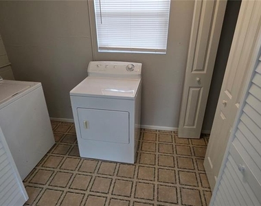 2425 Dixie Avenue - Photo Thumbnail 6