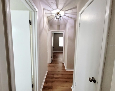 3116 W University Avenue - Photo Thumbnail 7
