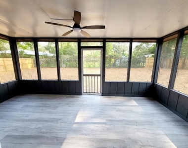 3116 W University Avenue - Photo Thumbnail 20