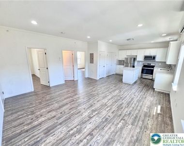 315 E Stone Alley - Photo Thumbnail 2