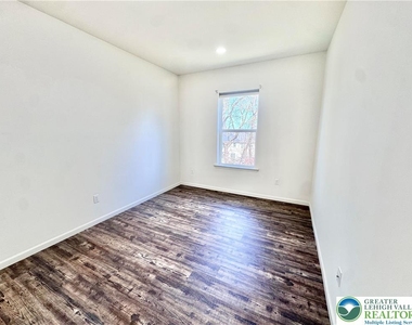 315 E Stone Alley - Photo Thumbnail 10