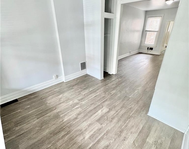 1410 W Turner Street - Photo Thumbnail 6