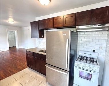919 W Liberty Street - Photo Thumbnail 1