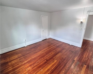 919 W Liberty Street - Photo Thumbnail 10