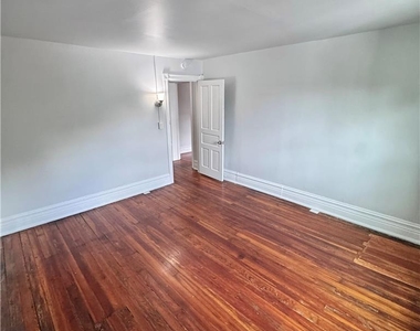 919 W Liberty Street - Photo Thumbnail 9