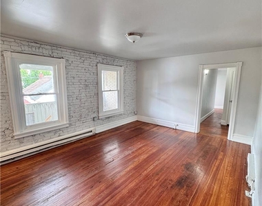 919 W Liberty Street - Photo Thumbnail 5