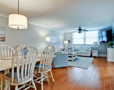 401 Palm Tree Drive - Photo Thumbnail 25