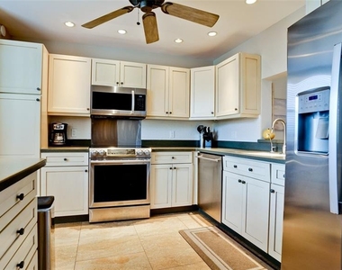 401 Palm Tree Drive - Photo Thumbnail 9