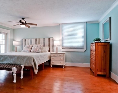 401 Palm Tree Drive - Photo Thumbnail 12