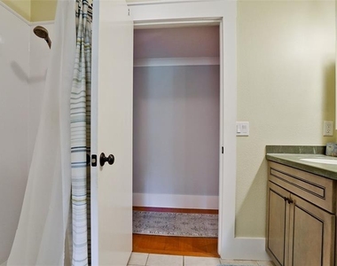 401 Palm Tree Drive - Photo Thumbnail 27