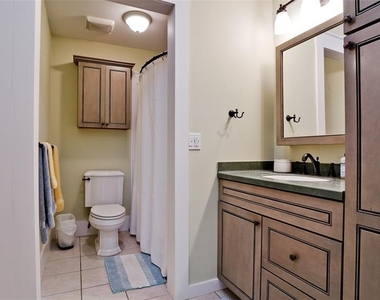 401 Palm Tree Drive - Photo Thumbnail 17