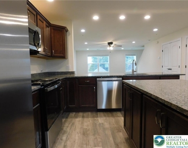 1549 Burkhardt Street - Photo Thumbnail 7
