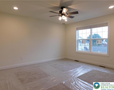 1549 Burkhardt Street - Photo Thumbnail 18