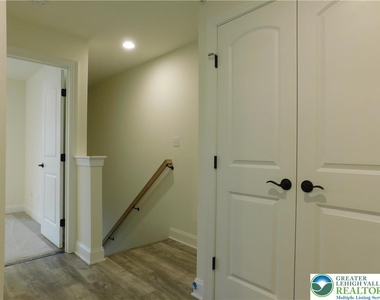 1549 Burkhardt Street - Photo Thumbnail 27