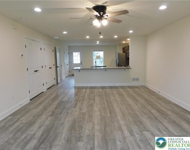 1549 Burkhardt Street - Photo Thumbnail 12