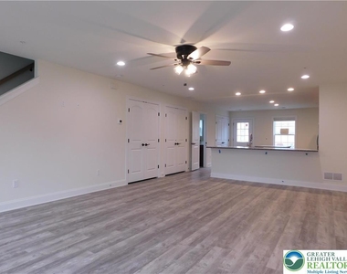 1549 Burkhardt Street - Photo Thumbnail 14