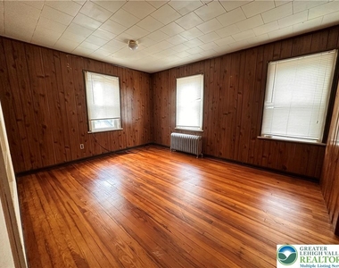 401 Main Street - Photo Thumbnail 8