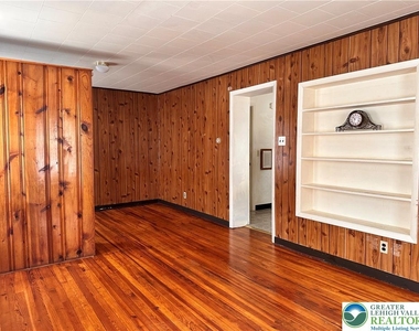 401 Main Street - Photo Thumbnail 3