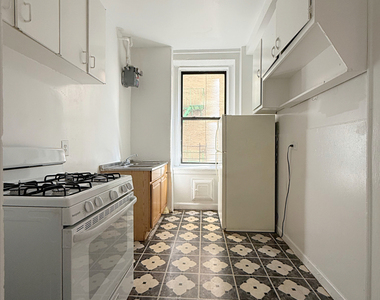555 Edgecombe Avenue - Photo Thumbnail 3