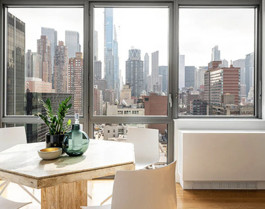 West 57th Street - Photo Thumbnail 4