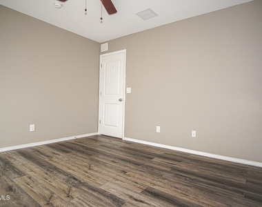 1077 Indigo Sky Street - Photo Thumbnail 23