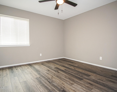 1077 Indigo Sky Street - Photo Thumbnail 28