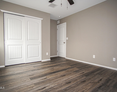 1077 Indigo Sky Street - Photo Thumbnail 25