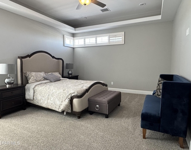 13079 Emerald Hills Avenue - Photo Thumbnail 15