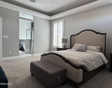 13079 Emerald Hills Avenue - Photo Thumbnail 16