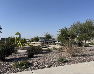 13079 Emerald Hills Avenue - Photo Thumbnail 33