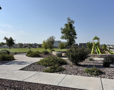 13079 Emerald Hills Avenue - Photo Thumbnail 34