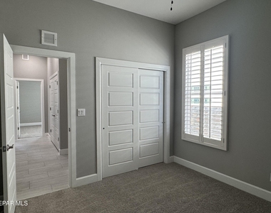 13079 Emerald Hills Avenue - Photo Thumbnail 29