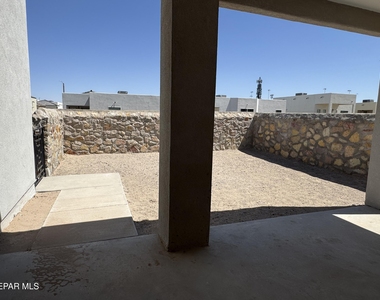 13079 Emerald Hills Avenue - Photo Thumbnail 30