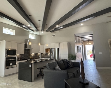 13079 Emerald Hills Avenue - Photo Thumbnail 8