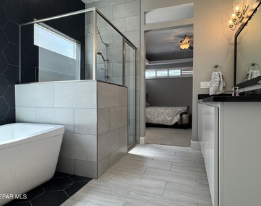 13079 Emerald Hills Avenue - Photo Thumbnail 20