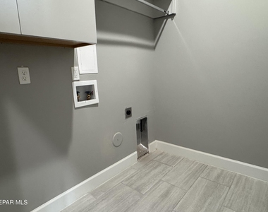 13079 Emerald Hills Avenue - Photo Thumbnail 24