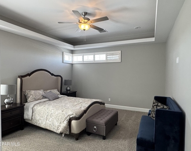 13079 Emerald Hills Avenue - Photo Thumbnail 14