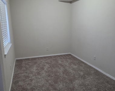 2988 Tierra Cortez Avenue - Photo Thumbnail 10
