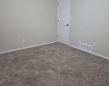 2988 Tierra Cortez Avenue - Photo Thumbnail 17