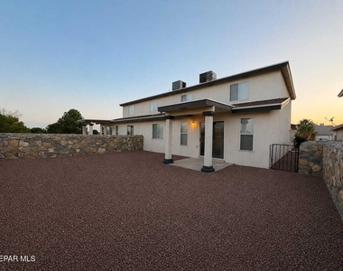 2988 Tierra Cortez Avenue - Photo Thumbnail 24
