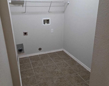 2988 Tierra Cortez Avenue - Photo Thumbnail 14